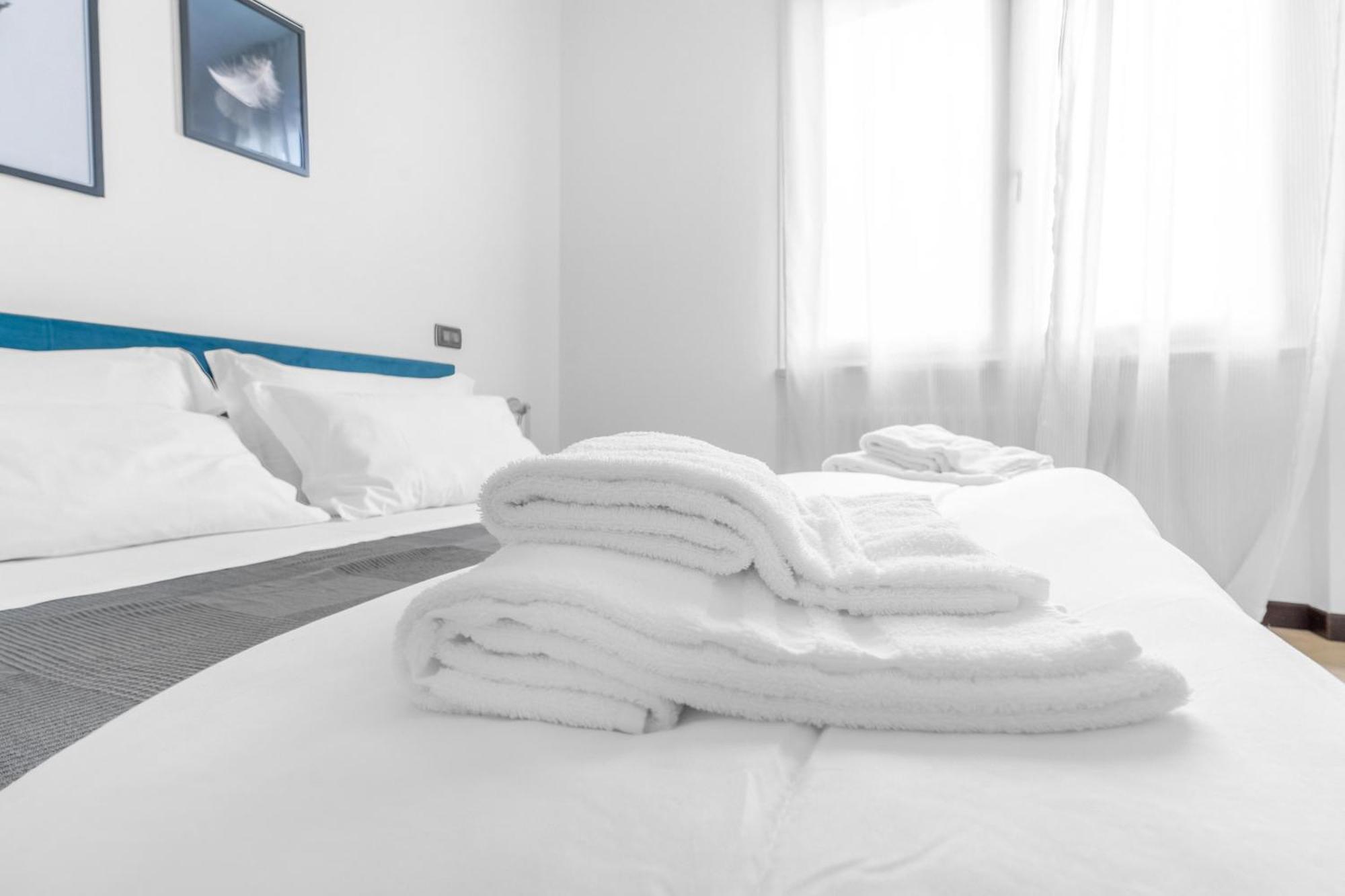 -Free Pool And Parking- Garda House Apartments Castelnuovo del Garda Exterior foto