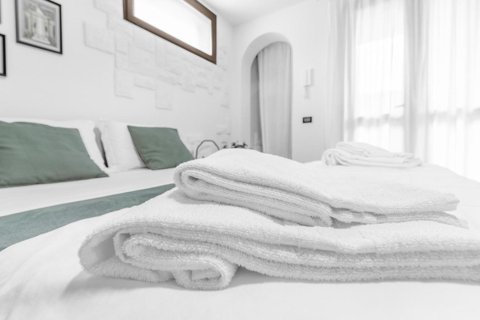 -Free Pool And Parking- Garda House Apartments Castelnuovo del Garda Exterior foto